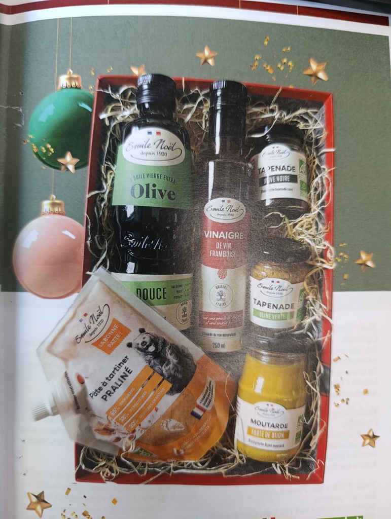 huile d'olive douce 250 ml, vinaigre de framboise 250 ml, tapenade d'olive verte et noire et moutarde de Dijon