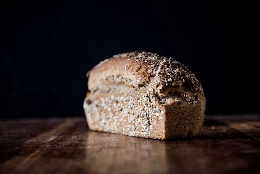 Pain de campagne nature topping graines (levain de seigle farine bise) forme moulé  900g