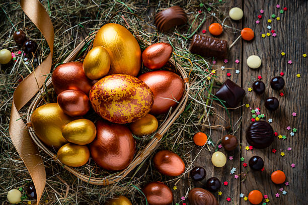 L'oeuf garni 15 cm Poids total 325 g net