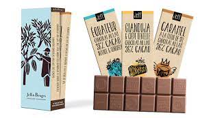 L’étui de 3 tablettes de chocolat au lait 240 g net 13,50 €