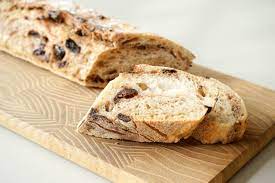 Pain aux 2 olives tranché