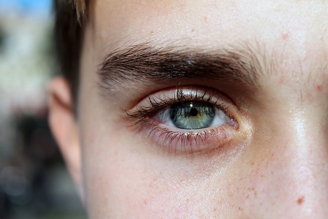 Epilation sourcils ou lèvres