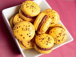 Macaron lait/passion par 6