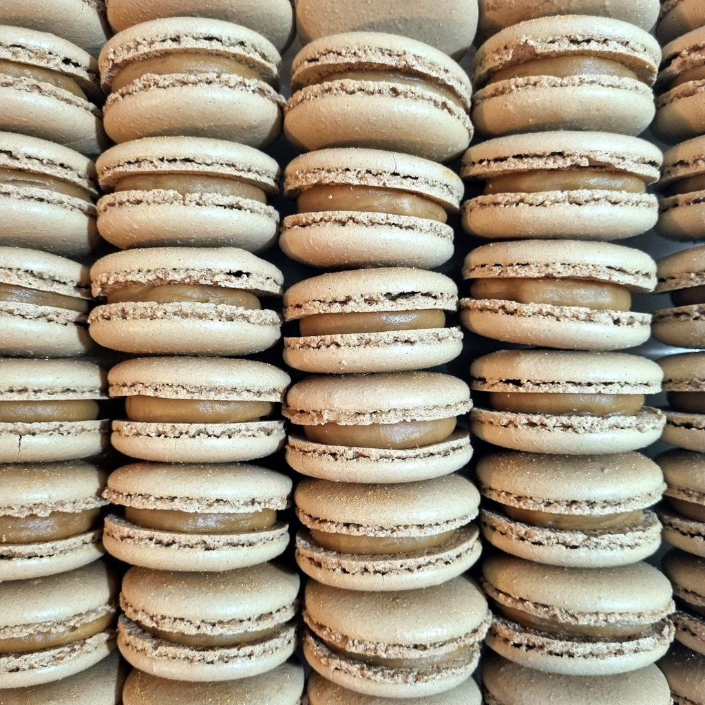 Macaron caramel beurre salé par 15