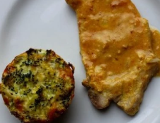 Côtes de porc sauce moutarde et flan de brocoli