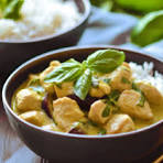 CURRY DE POULET VERT AVEC RIZ BLANC PARFUME